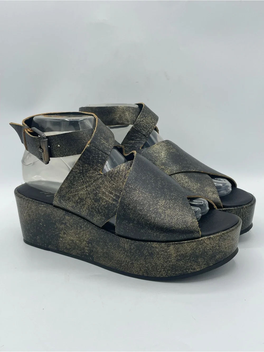 Amuse Society x Matisse Black Leather Platform Sandals Gold Metallic Wash